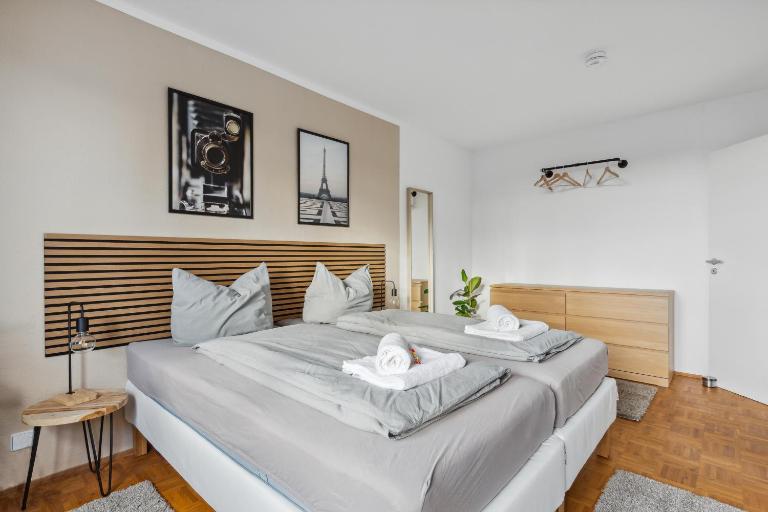 Larooms Merseburg - Apartment NP61 - 2 Zimmer - 4 Betten - Waschmaschine - Parkplatz - Balkon - B&B Merseburg