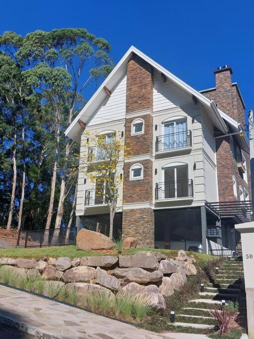 Pervoi Casa Ipê - B&B Gramado