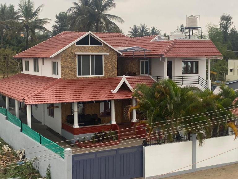 Kamal nivas service apartments - Bed and Breakfast Chikmagalūr