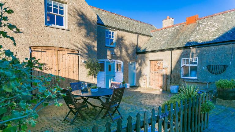 The Coach House - B&B Llanfaethlu