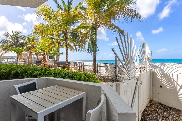 Ocean View Studio in Maho, Beach Access - B&B Maho Reef