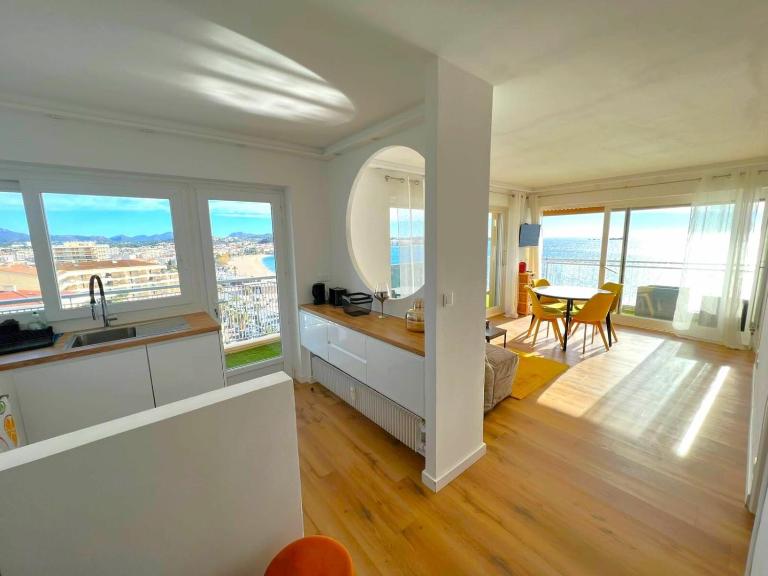 Frejus Plage - T2 -Vue mer féérique - Chambres d'hôtes Fréjus