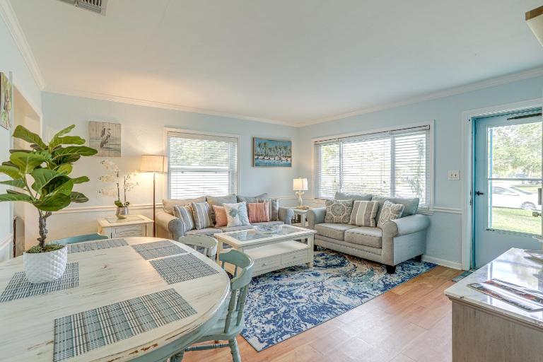 Lovely St Pete Beach Cottage, Walk to Beach & Town - B&B St. Petersburg
