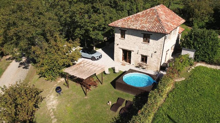 Spacious Langhe Vacation Family House With Large Garden - Nocciolina - B&B Bossolasco