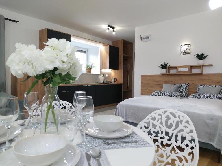 nowy Rustykalny apartament z tarasem - Willa Sowia - Ferienwohnung Stronie Śląskie