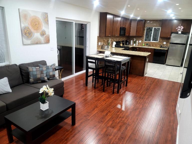 4 Bedrooms & 2.5 Bathrooms in LA - B&B Los Angeles