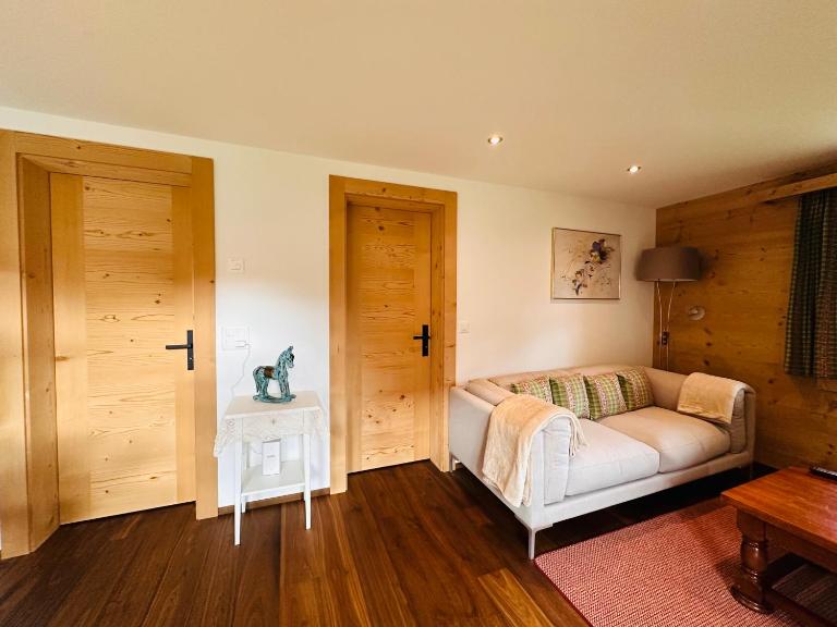 Chalet Solaria 2 bedrooms with mountain and garden view - B&B Zweisimmen