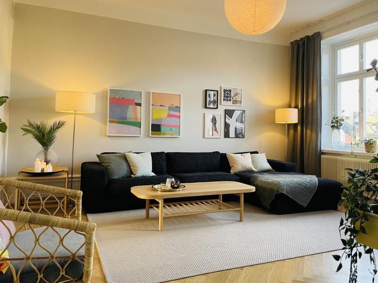 Trendy and light 2 room apartment in SoFo, 65sqm - Chambres d'hôtes Stockholm