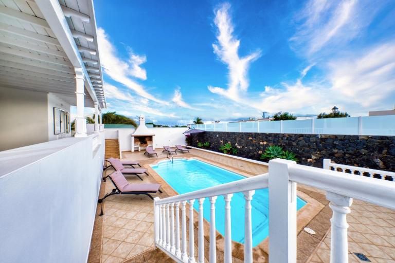 Mar Azul Puerto Calero - Private Pool and BBQ By Lanzarote Vacation Homes - B&B Puerto Calero
