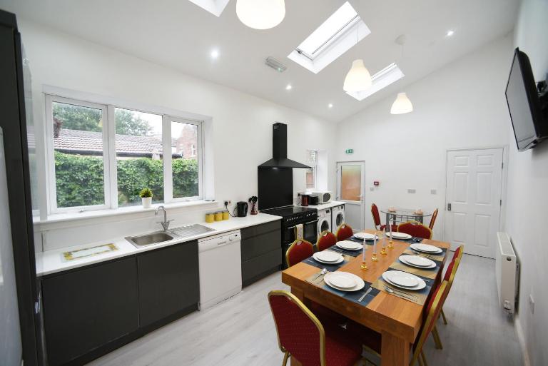 Cozy and Spacious 7-Bed House Liverpool - Ferienwohnung Liverpool
