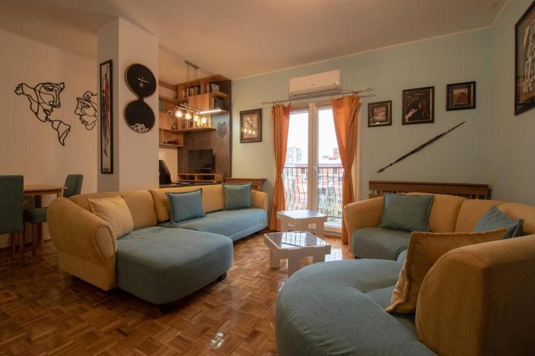 Yellow Sky Apartment * Spacious with free parking - Bed and Breakfast Novi Sad