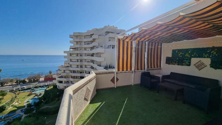 Benalbeach. Espectacular terraza, vistas al mar. - B&B Benalmádena