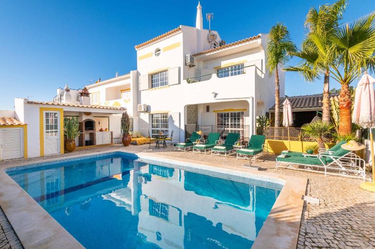 Villa Galé Sun - Luxury, 5bed with free wifi, AC, private pool, 5 min from the beach - Bed and Breakfast Guia