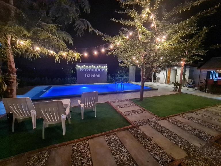 November Garden พูลวิลล่าชัยนาท - B&B Ban Bueng Hat Kong Sin