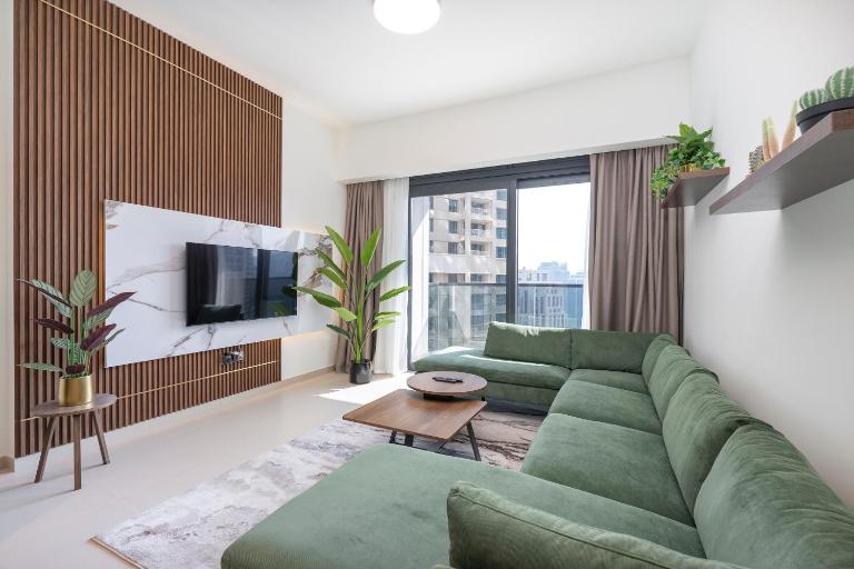 Chic Lux 2BR I High Floor l by Burj Khalifa & Dubai Mall I Pool l Gym - B&B Dubai