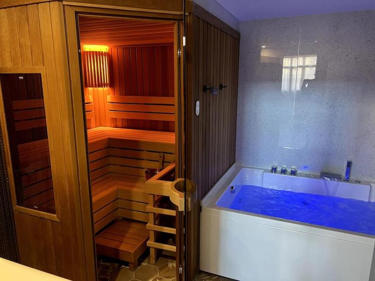 El Gallinero, Loft con sauna y jacuzzi - Housevanlive - B&B Casas Altas