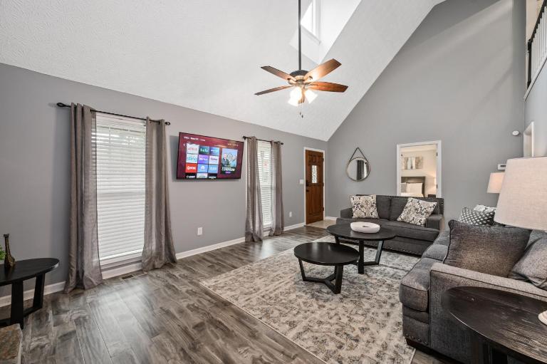 Relax In This 4BR Retreat With Screened Snug Porch - Ferienwohnung Marietta