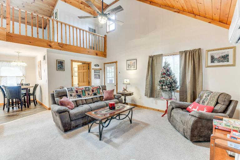 Charming + Cozy Cabin Near Lake Champlain! - B&B Peru