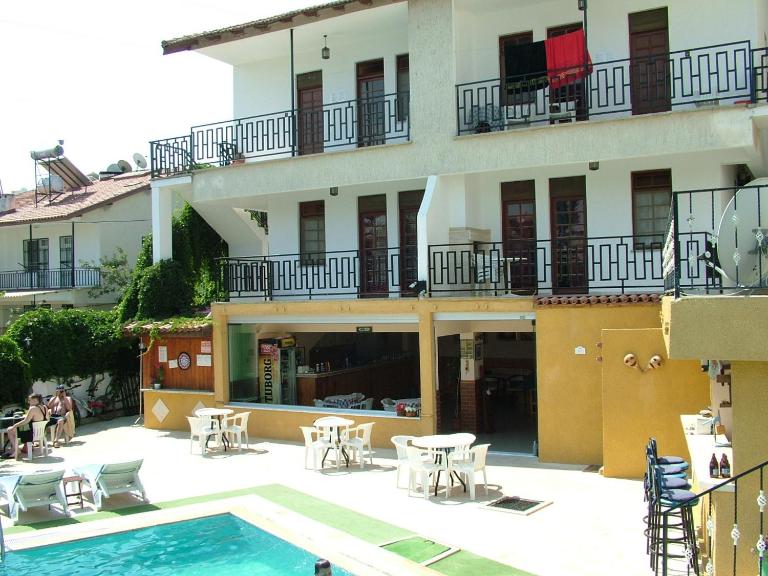 Gultepe Apartments - Bed and Breakfast Kusadasi