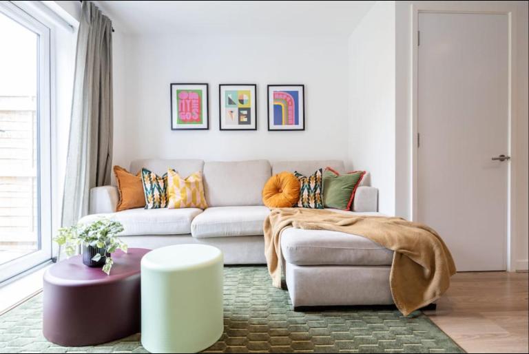 Elegance Retreat - 2 Bed Holiday Home with Parking - B&B Manchester