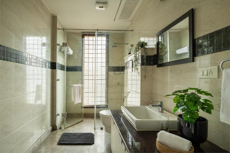 The City Abode by The Blue Kite - 3BHK Serviced Apartments with Caretaker in Safdarjung South Delhi - B&B Nuova Delhi
