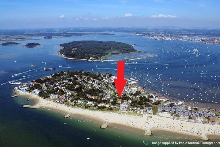 Superb Sandbanks Apartment near Beach and Bars with Free Parking - B&B Poole