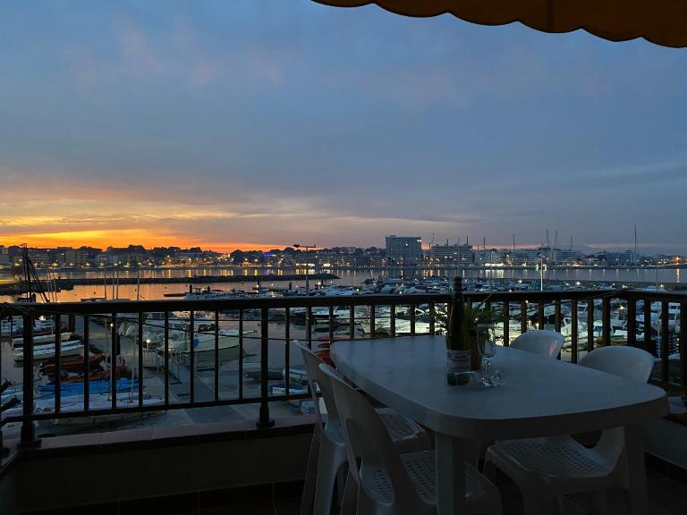 Precioso apartamento en primera línea de mar - B&B l'Escala