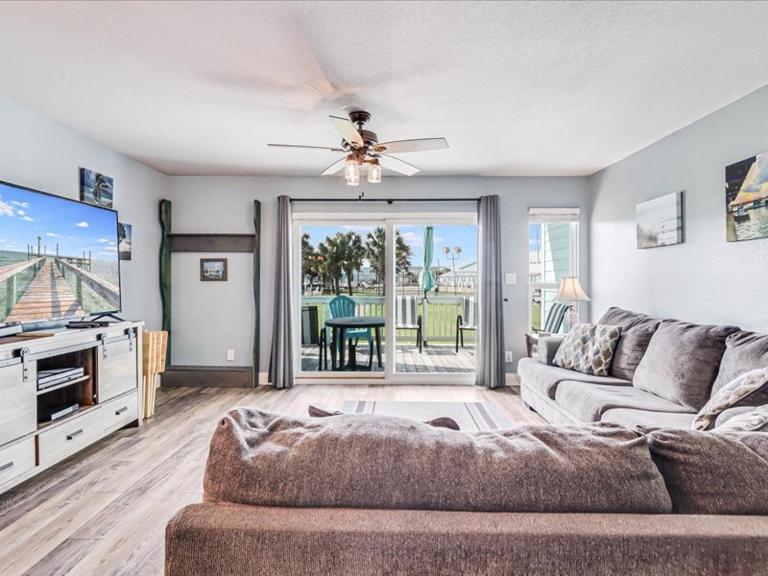 Bayfront Kontiki 704 - B&B Rockport