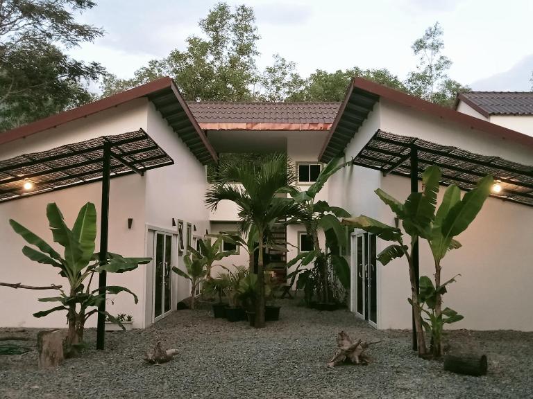 Little Escape Guesthouse Nesat - Bed and Breakfast Chrouy Svay