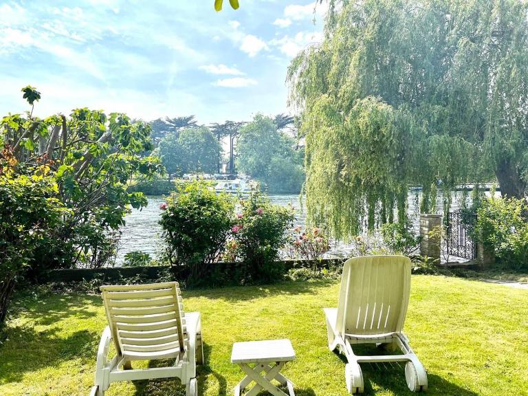Sleeps 8 Thamefront Gem w PetsOK Free Parking - B&B Staines