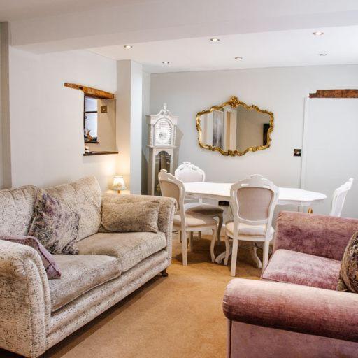 Elegant Georgian Grade II Listed House full of charm - 3 Super king rooms - 3 Mins for Safari Park & Steam Train - Parking - B&B Bewdley