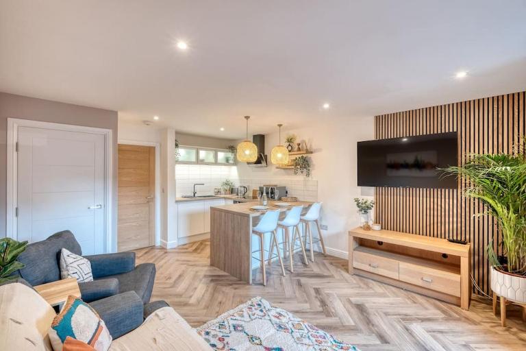 Stylish and modern city centre apartment with easy parking - Bed and Breakfast Worcester