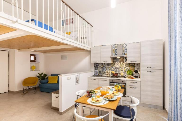 Cosy house under the Arches in Sorrento Old Town - B&B Sorrento