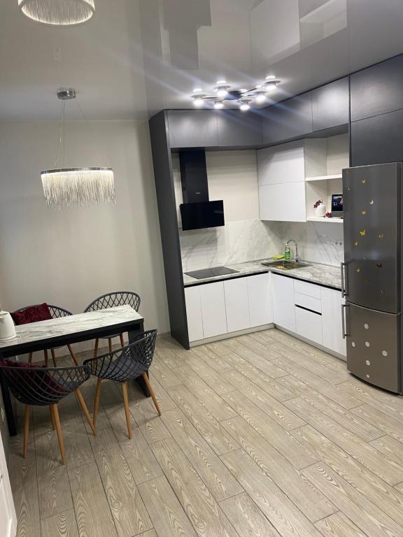 VIP apartment у центрі міста, новобудЖК Театральний,дуже простора - Ferienwohnung Riwne