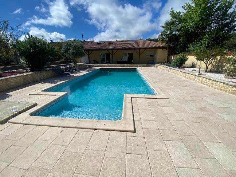 Maison avec piscine - B&B Coulounieix-Chamiers