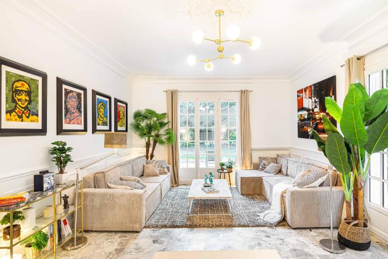 Double Apartments 220 sqm Private Garden up to 20 guests, Villa des Ammonites 0&1 - Bed and Breakfast Meudon