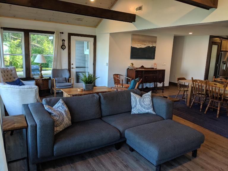 Whitney Bay House on CHQ Lake - B&B Mayville