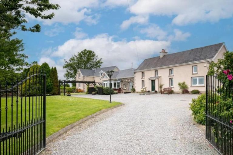 Sweet Lamb Farmhouse - B&B New Ross