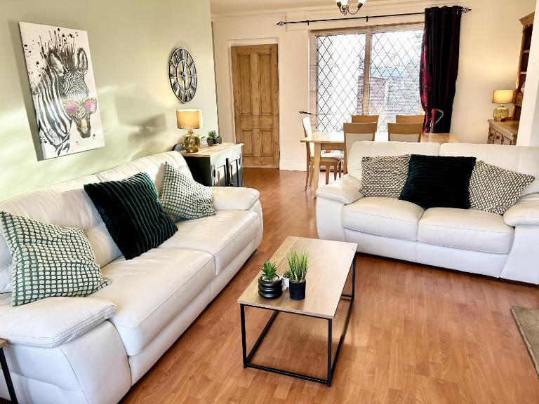 6 Guests - 3 Bed House in Chester-le-Street - Chambres d'hôtes Chester-le-Street