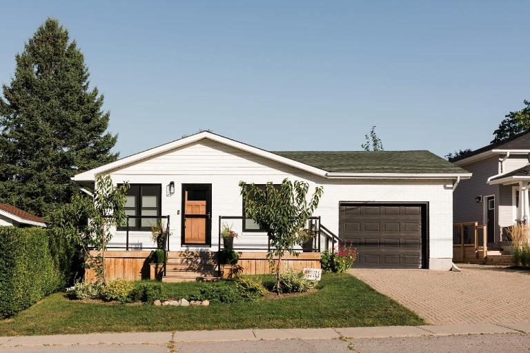 The Old Homestead - Gorgeous backyard w Pizza Oven ST-2021-0127 - B&B Picton