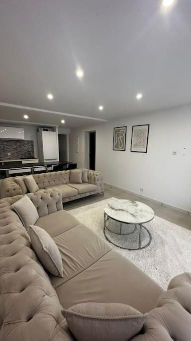 Appartement avec jardinet, fête interdite ! - B&B Argenteuil