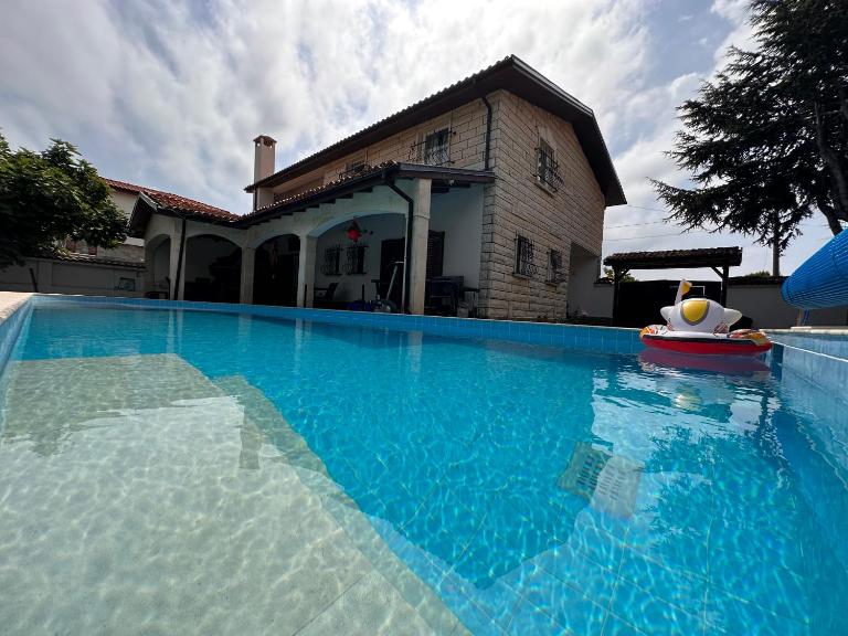 Family House FreeДом - B&B Sinemorets