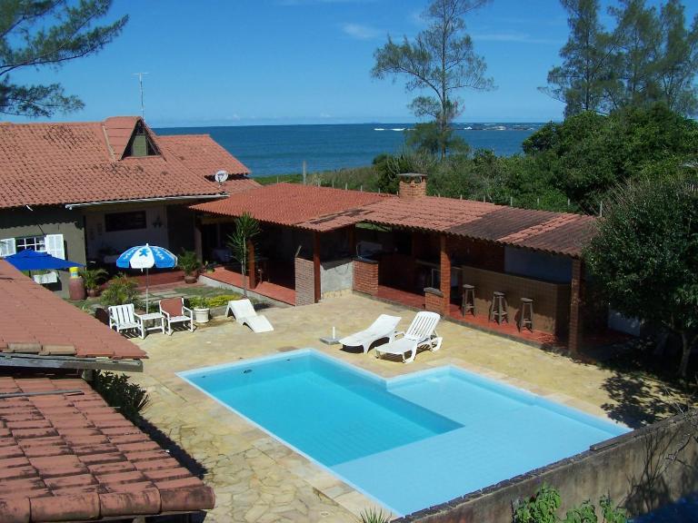 Casa de seis suites na beira do mar - B&B Rio das Ostras