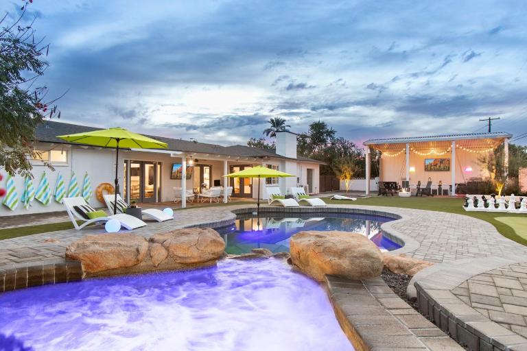 Hotel Homes - The Camelback Manor - B&B Phoenix