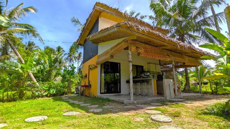 Tropical Haven with Dedicated Office Space in Siargao - B&B General Luna