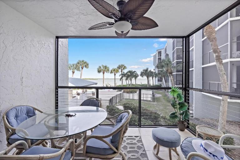 Olde Marco riverfront condo with pools and tennis - B&B Marco Island
