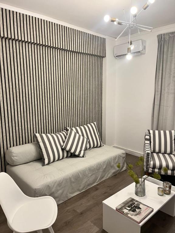 Metropolitan Complex Apartment-next to Metropolitan Hospital,Karaiskaki,Sef - Bed and Breakfast Piraeus
