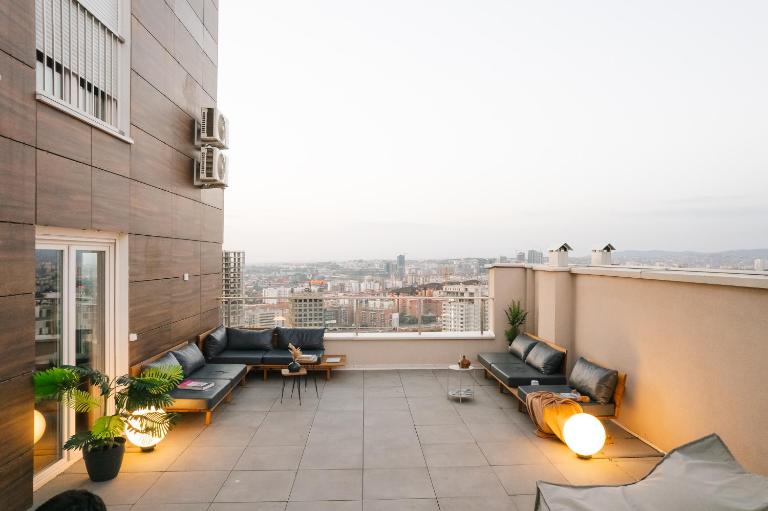 ETERN Apart Hotel - Bed and Breakfast Pristina