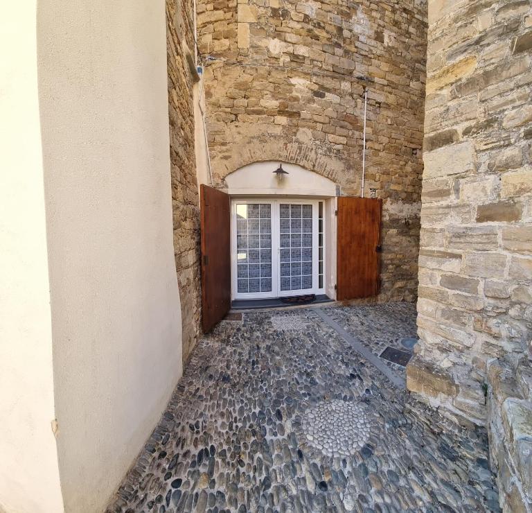 Casa AL TEATRO - B&B Diano Castello