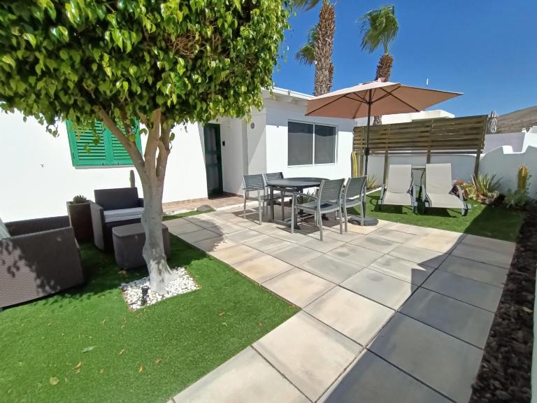 THE WHITE HOUSE with Pool - Playa Blanca - B&B spiaggia di Blanca